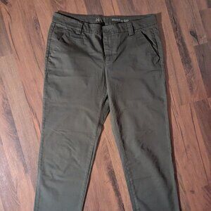 Khakhis by Gap olive green cropped ankle pants